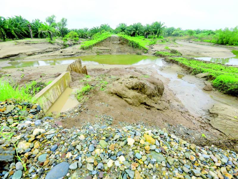 El boquete en el bordo del canal de Amapa inundó a cientos de familias.