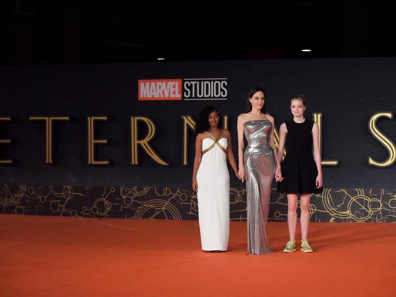 Angelina Jolie ha liderado la llegada a Roma de los “Eternals”, un equipo de superhéroes que marca una nueva era en la casa Marvel, multiétnica y paritaria, que depara además numerosas sorpresas futuras a su legión de seguidores.