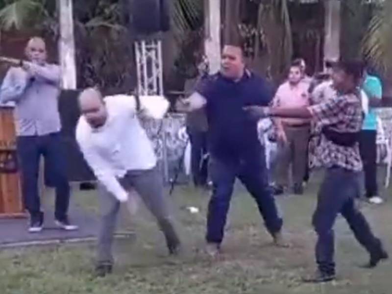 Video: Agreden a diputado del PSH en cabildo en Puerto Cortés