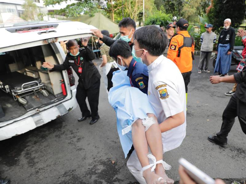 El impacto del terremoto causó daños graves en al menos 343 casas y un internado islámico.
