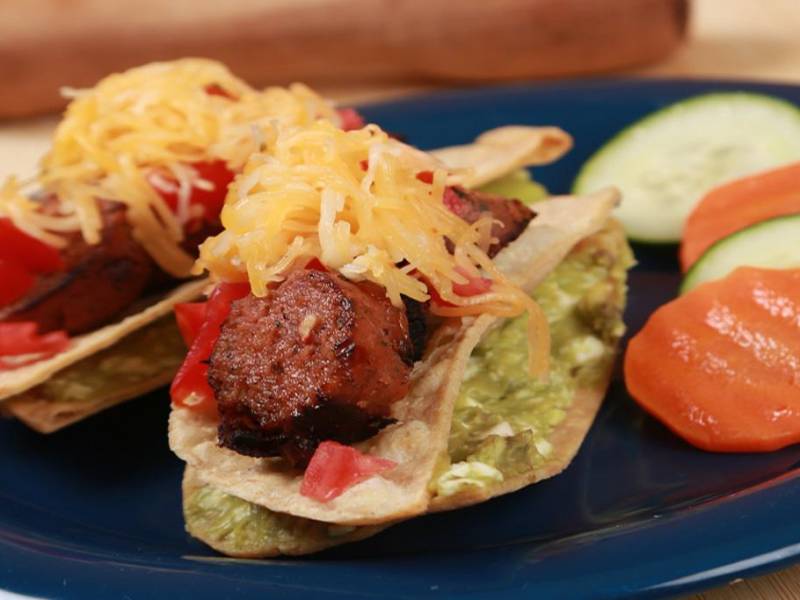 Tortillas con aguacate y chorizo