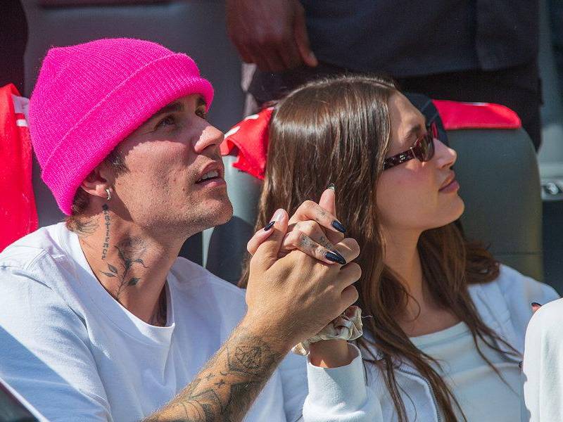 Justin Bieber y su esposa Hailey en 2022.