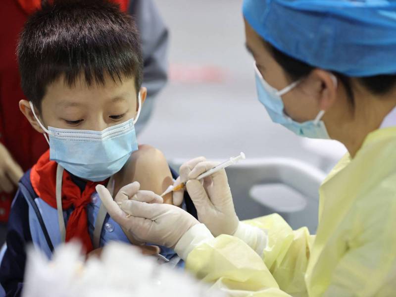 Moderna pedirá la aprobación de su vacuna contra el covid en niños de seis meses a cinco años tras concluir exitosos ensayos.