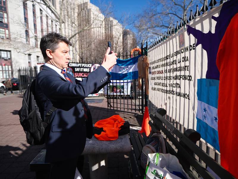 El abogado Renato Stabile, de la defensa del expresidente Juan Orlando Hernández, fue protagonista de una curiosa acción frente a la Corte del Distrito Sur de Nueva York.