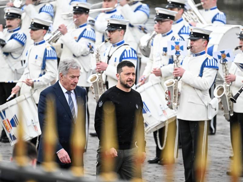 El presidente de Ucrania, Volodimir Zelenski, durante un encuentro político con el mandatario de Finlandia.