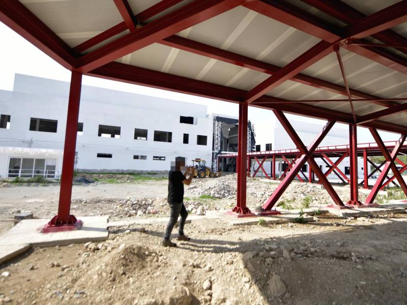Las obras de los hospitales de Ocotepeque, Salamá y Santa Bárbara permanecen inconclusas tras múltiples rediseños y ajustes presupuestarios durante la administración de Xiomara Castro