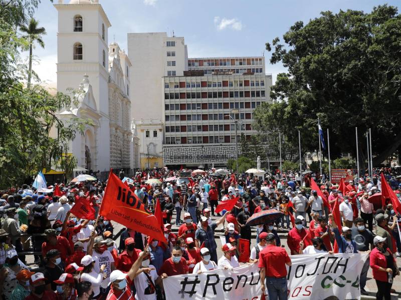 El Partido Libertad y Refundación (Libre), principal fuerza de oposición política en Honduras, realizó este miércoles 15 de septiembre una manifestación en Tegucigalpa en conmemoración del bicentenario de independencia del país.