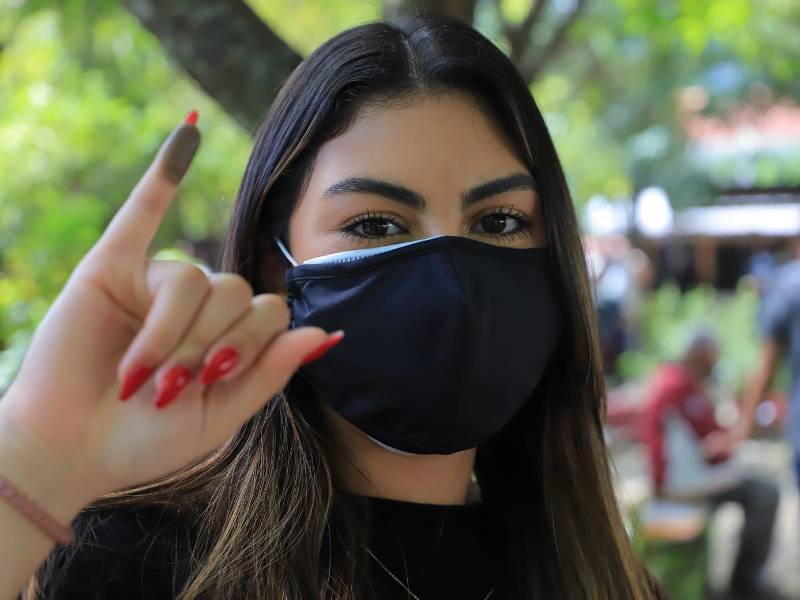 Estas chicas robaron suspiros entre los votantes hondureños