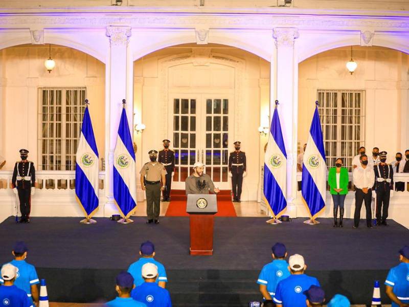 El Gobierno de Bukele desmintió acusaciones de usar un polémico software para espiar a los periodistas.