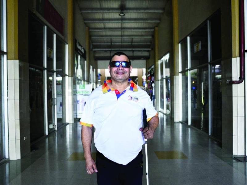 <b>Rubén Vásquez, director de la escuela Luis Braille.</b>