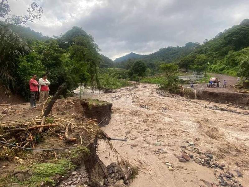 El deslizamiento fue provocado por las fuertes lluvias.