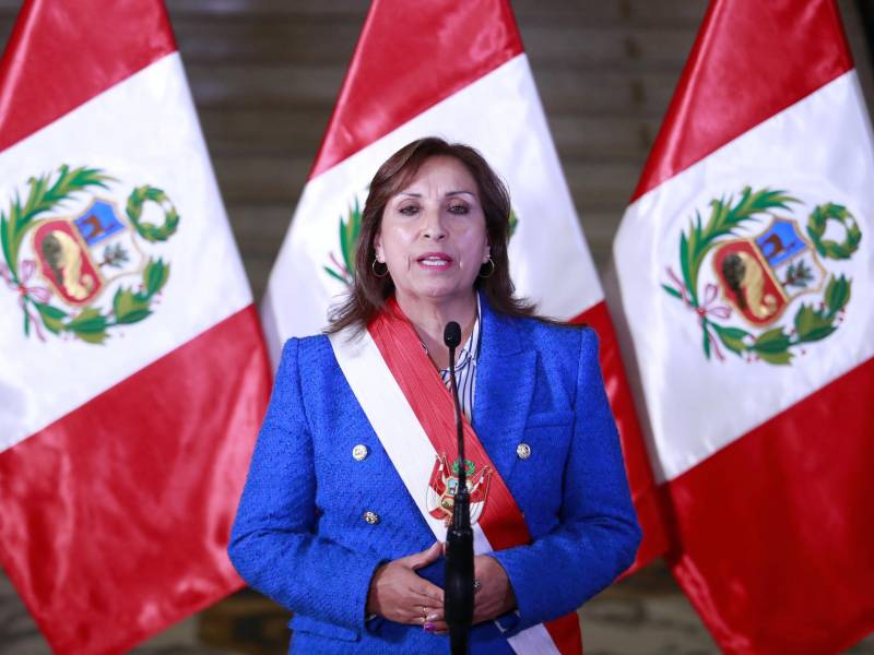 Boluarte es investigada por las muertes de al menos 50 manifestantes en las violentas protestas en su contra en Perú.