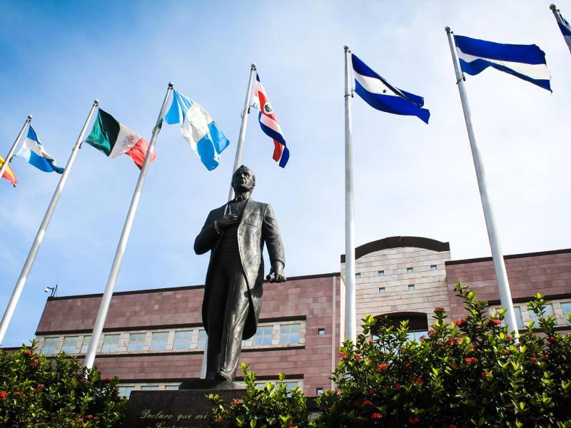 Fotografía cedida por BCIE donde se observa el edificio BCIE, en Tegucigalpa (Honduras).