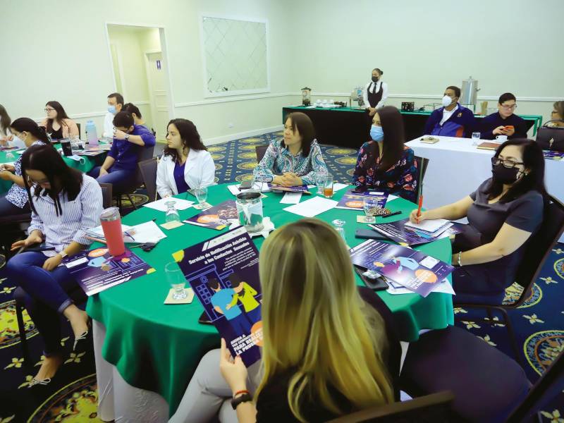 <b><span class=mln_uppercase_mln>Capacitación.</span></b> Ayer se capacitaron a 70 profesionales médicos del IHSS para ofrecer con frecuencia a pacientes prueba VIH.