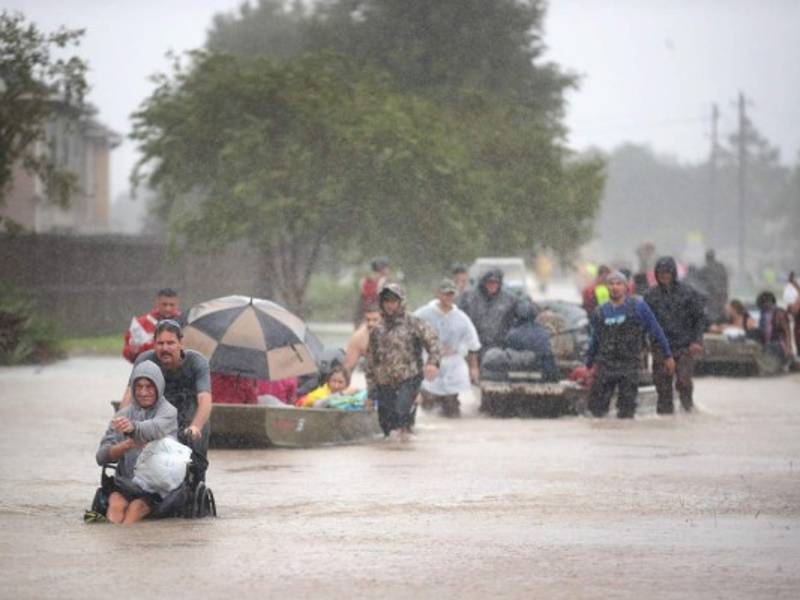 Miles de personas han sido evacuadas, las autoridades están preocupados porque los albergues son insuficientes.