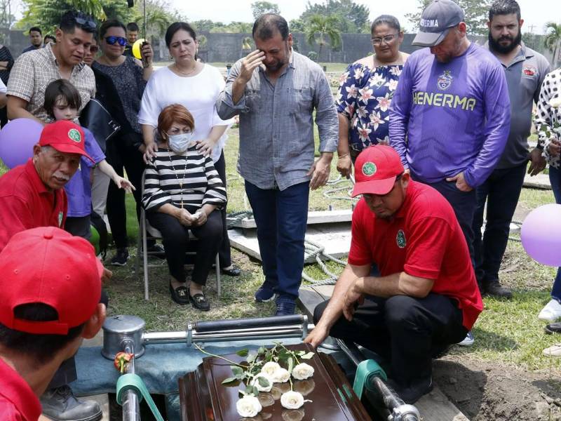 Los restos mortales del exentrenador Néstor Matamala fueron sepultados en San Pedro Sula.