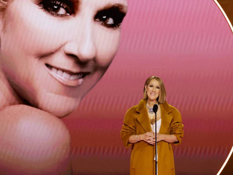 Celine Dion se presentó de sorpresa en los 66th GRAMMY Awards en el Crypto.com Arena. Se encargó de anunciar a la ganadora de Mejor Álbum del Año.