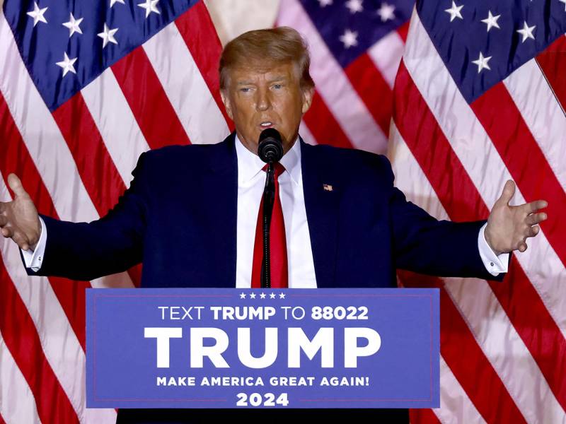 Trump durante un evento de campaña por la candidatura republicana para las elecciones de 2024.