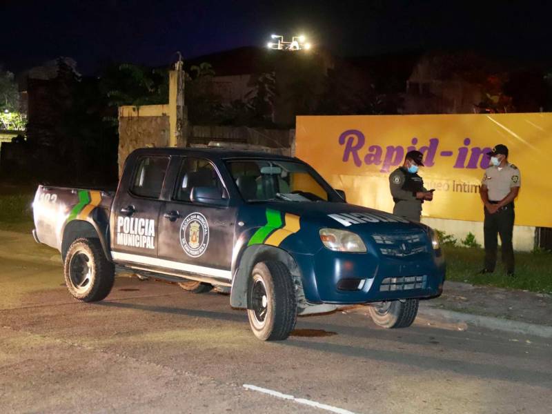 Anoche el negocio en la 12 calle, entre 10 y 11 avenidas del barrio Los Andes estaba en custodia de la Policía Municipal.