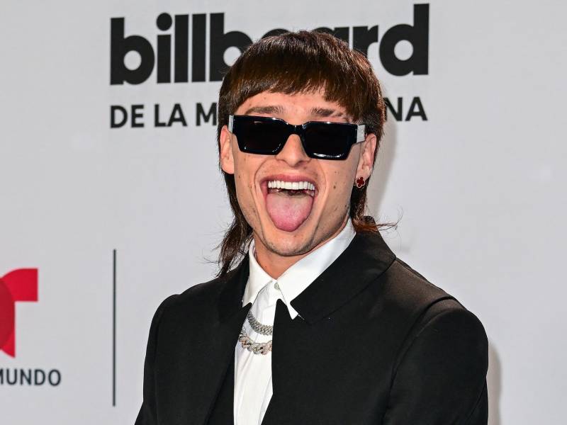 El cantante Peso Pluma ya no estará en Viña del Mar y canceló su gira por América Latina.