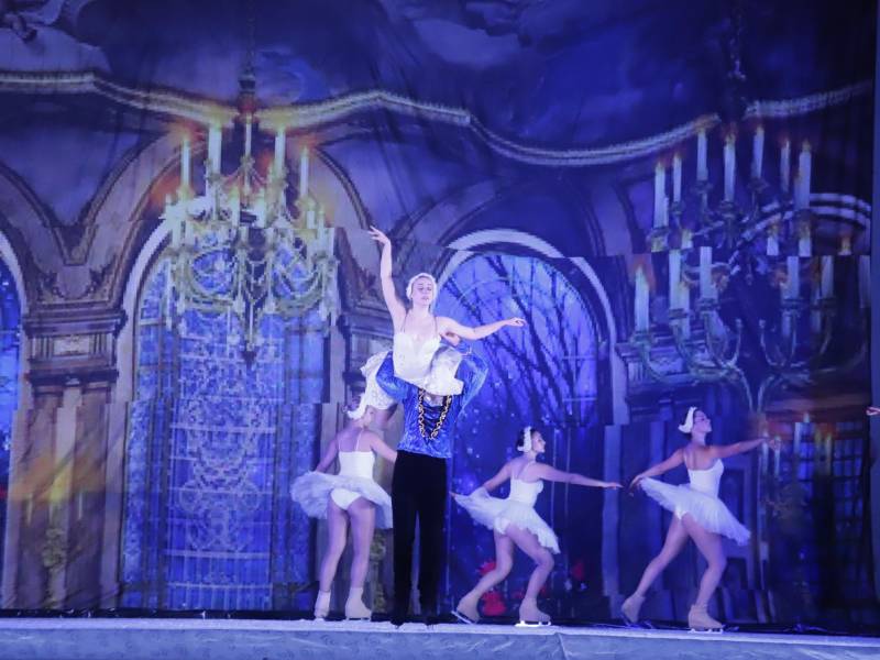 El evento duró al menos dos horas y sus protagonistas deleitaron con increíbles danzas de ballet.