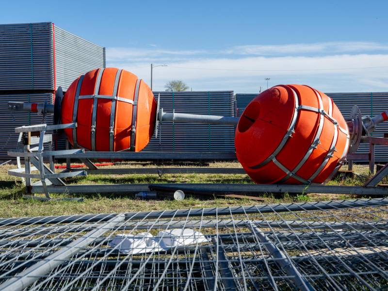 Las boyas colocadas en el Río Bravo han sido criticadas por activistas y el Gobierno de México.