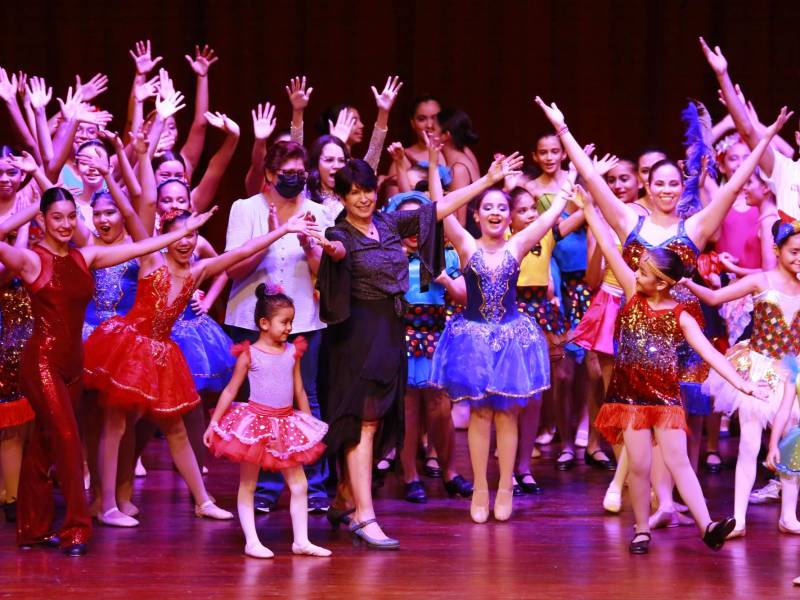 Luego de dos años de paralizar las actividades sociales a causa de la pandemia del covid-19, el Centro Contemporáneo de Danza (CC Danza) ha vuelto a sus tradicionales galas llenas de alegría y estilo.
