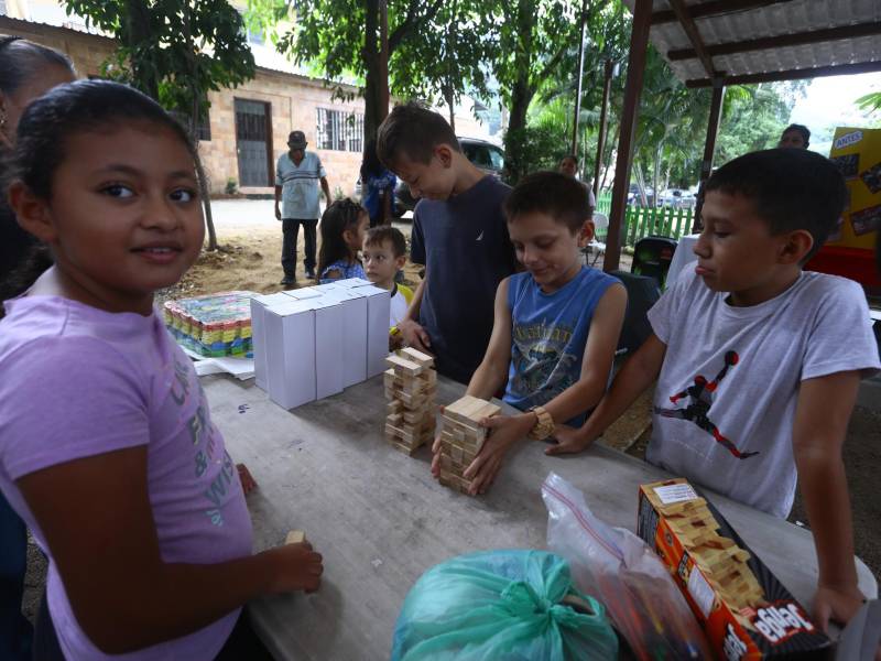 El parquecito, ubicado en la calle principal pavimentada de la colonia San Antonio, se ubica a unos cuantos metros del bulevar del sur.