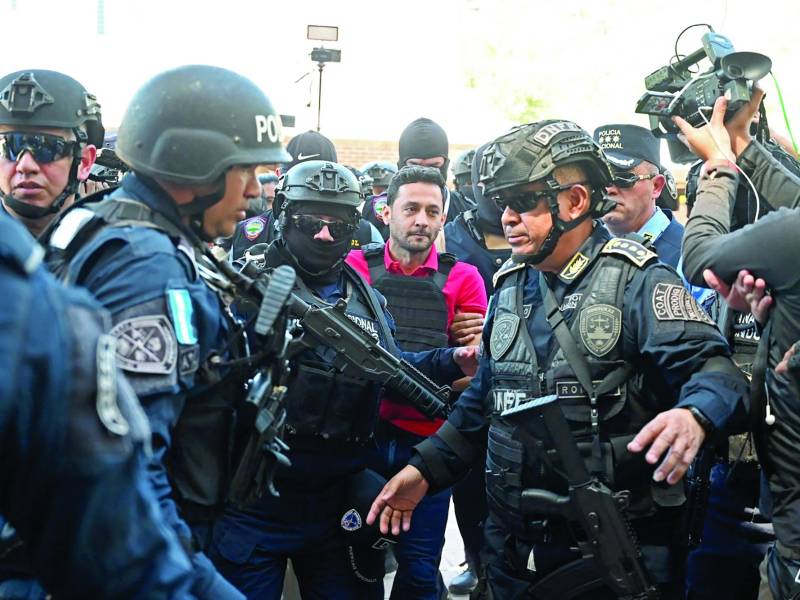 Jorge Luis Aguilar fue capturado a eso de las 7:00 am en la colonia Los Alpes mediante el despliegue de un fuerte contingente de tres fuerzas policiales.