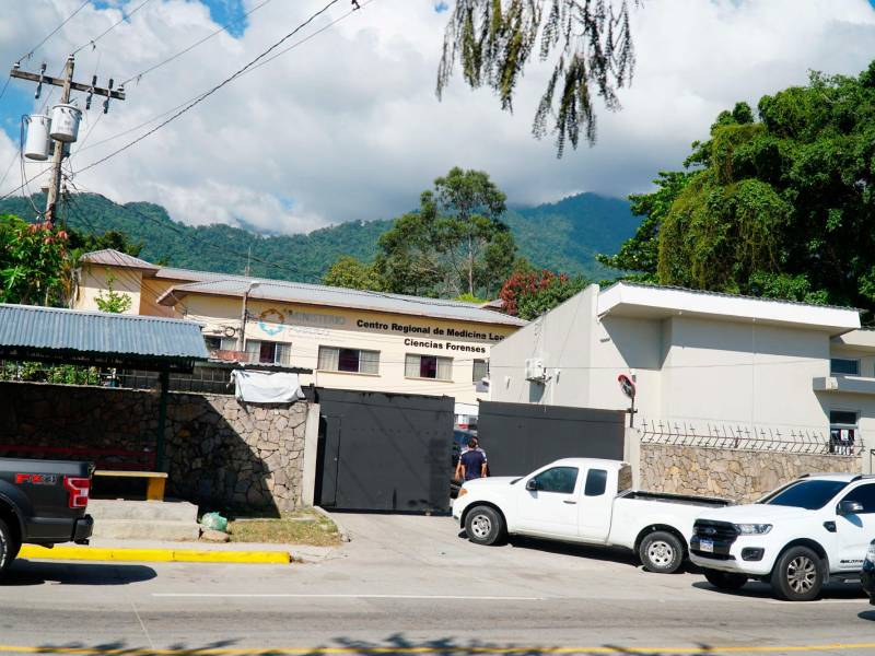 <b><span class=mln_uppercase_mln>trámite.</span></b> El cuerpo de Alex Hernández fue llevado a la morgue.