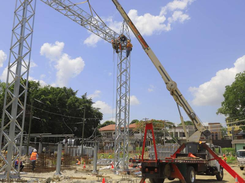 El personal técnico de la Enee trabaja en la ampliación de la subestación Bellavista y en la construcción de la subestación SPS-centro. Fotos: Melvin Cubas.