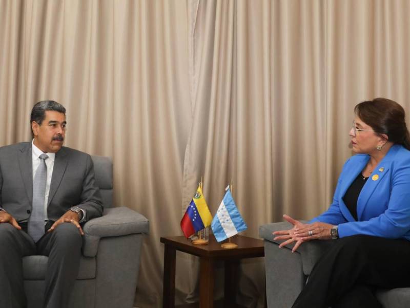 Maduro y Castro durante un encuentro diplomático.