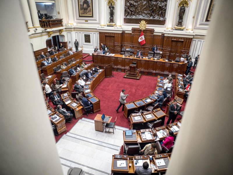 Vista general este jueves, 9 de octubre, del hemiciclo del Congreso de Perú, durante una sesión plenaria, en Lima (Perú).