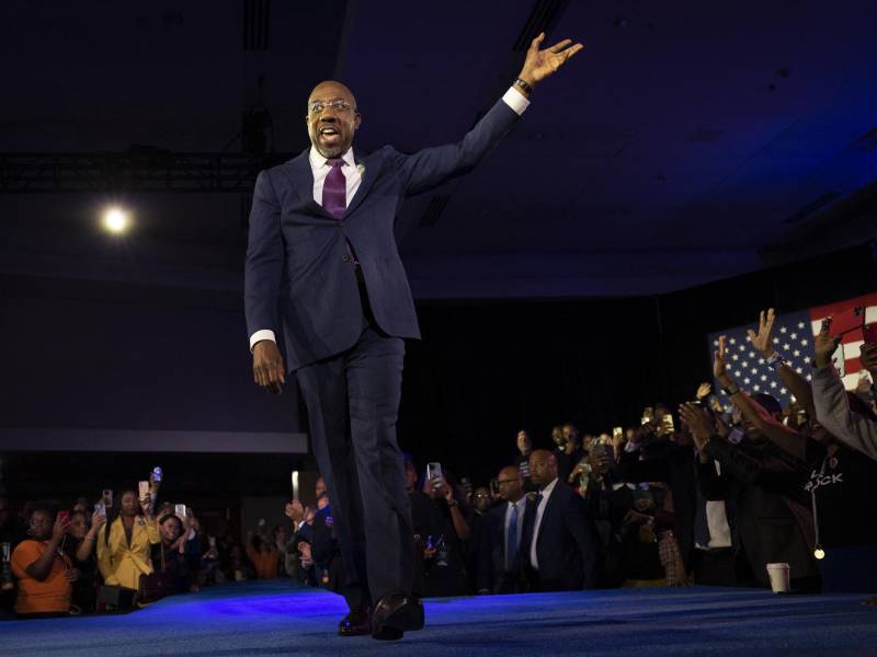El pastor Raphael Warnock fue reelegido como senador de Georgia, derrotando a un candidato respaldado por Trump.