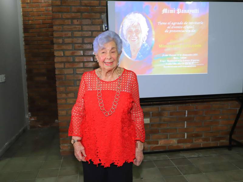 Escritora. Mimí Panayotti