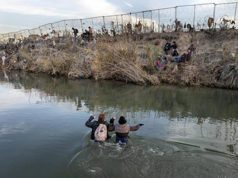 El Gobierno de Biden enfrenta una crisis migratoria tras registrarse cruces masivos en la frontera sur en los últimos meses.