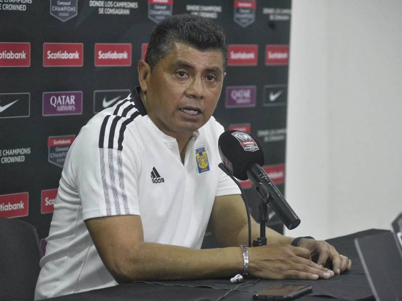 Marco Antonio Ruiz durante la conferencia de prensa.