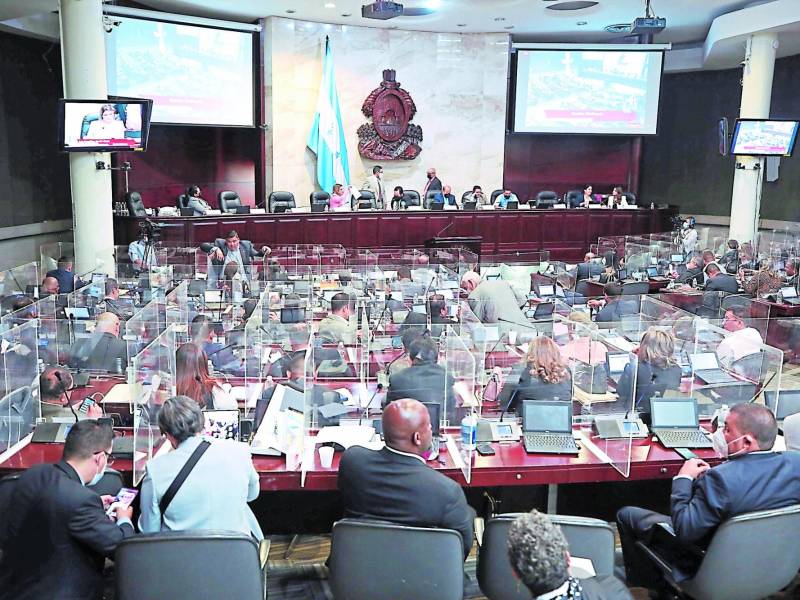 Hasta hace 8 días utilizan sistema electrónico para votar.