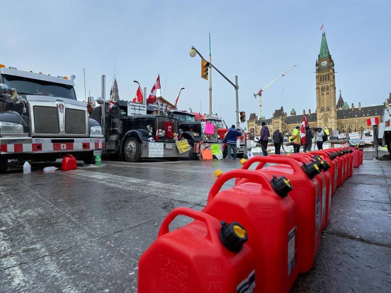 Las masivas protestas contra las medidas sanitarias en Canadá han convertido a los manifestantes en los nuevos héroes de los conservadores y de los opositores a las restricciones en varios países, que toman a los camioneros canadienses como fuente de inspiración.