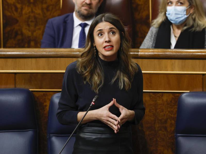 La ministra de Igualdad de España, Irene Montero, durante el pleno del Congreso.