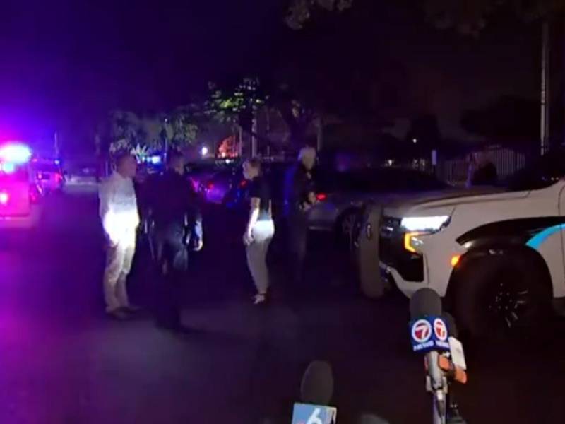 El tiroteo se desató en el patio del complejo residencial de Fort Lauderdale.