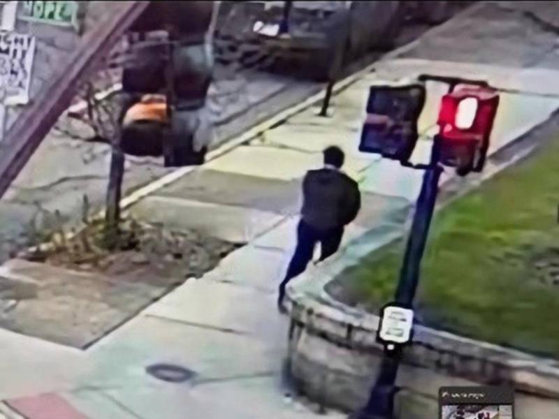 El Departamento de Policía de Providence muestra al sospechoso del tiroteo de la Universidad Brown en Providence, Rhode Island.