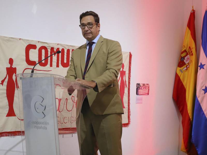 El embajador de España en Honduras, Diego Nuño García, habla luego de participar en un evento alusivo al Día de las personas cooperantes: Comprometidos con el Desarrollo Sostenible de Honduras, hoy en el Centro Cultural de España en Tegucigalpa (Honduras).