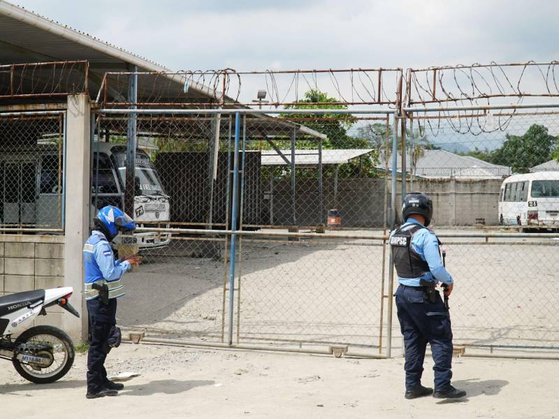 En las terminales de San Pedro Sula y Choloma ayer no hubo servicio de transporte.