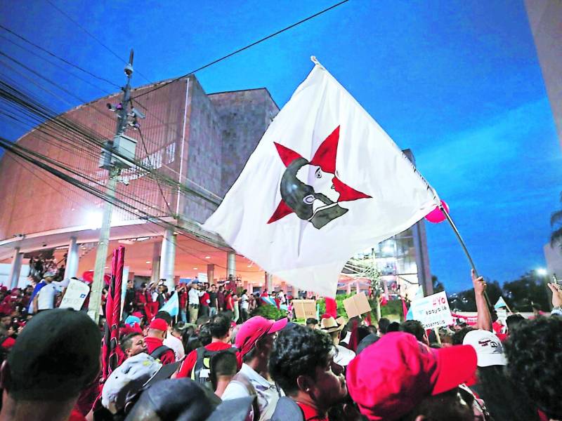 Los nuevos fiscales general y adjunto deben asumir en sus cargos el 1 de septiembre.