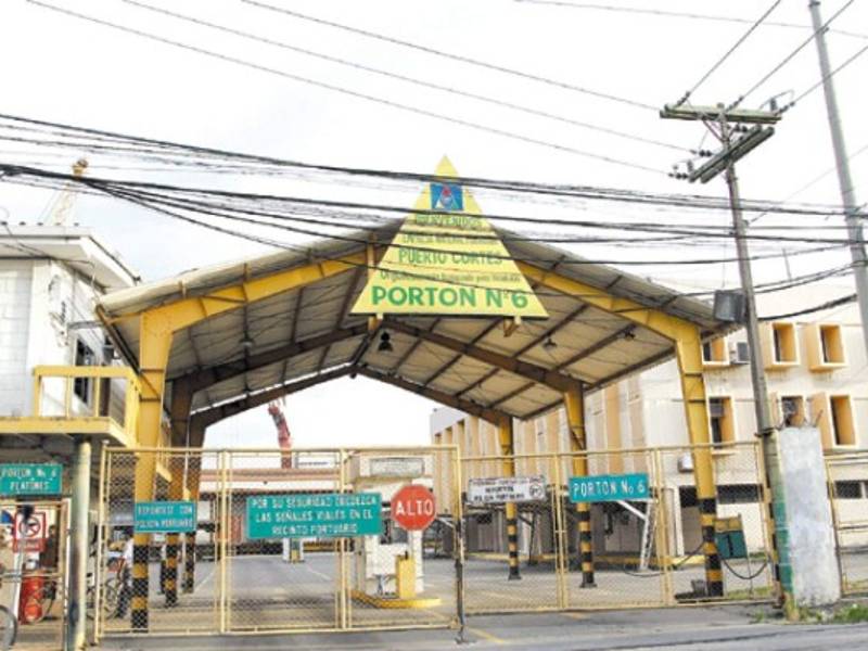 Bomberos evitaron tragedia en el mar