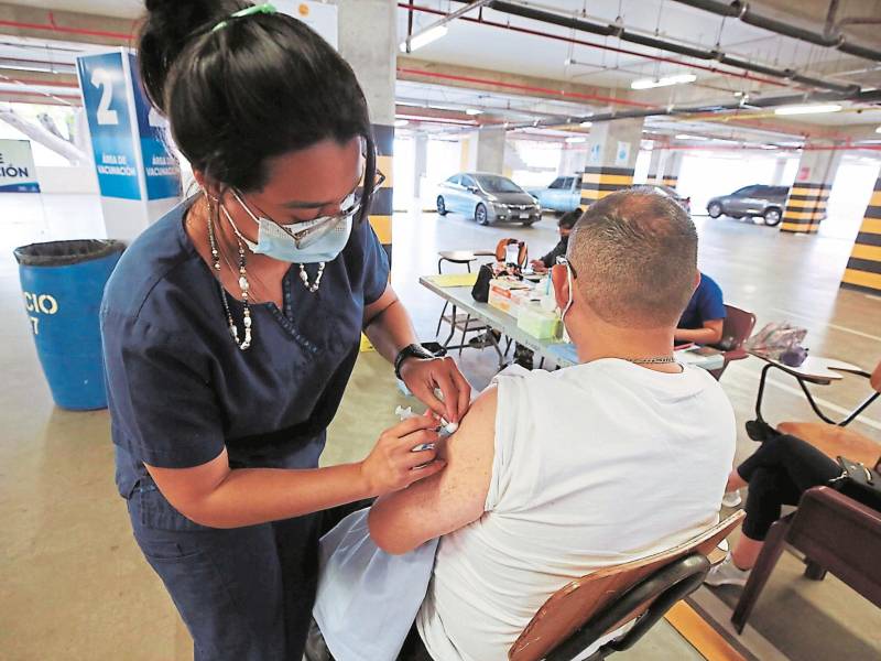 <b><span class=mln_uppercase_mln>Jornada.</span></b> Continúa la campaña para vacunar contra el covid.<span class=mln_uppercase_mln> </span>