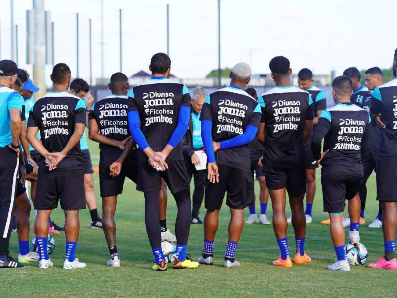 Futbolista hondureño sorprende y aparece junto a Antonela Rocuzzo