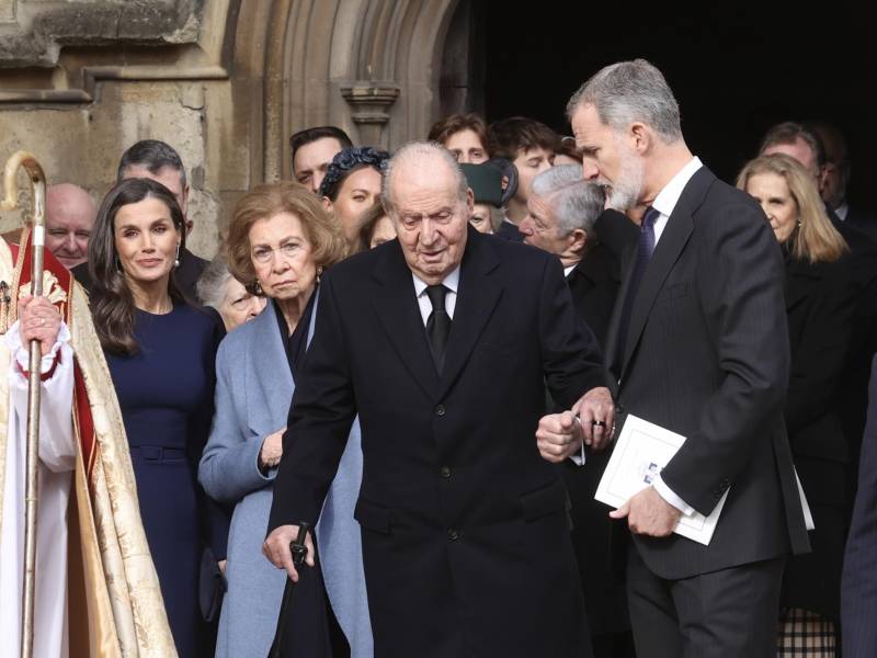 Las casas reales de Europa, encabezadas por los reyes de España, Felipe y Letizia, y la reina británica Camila, rindieron este martes un sentido homenaje al difunto Constantino II de Grecia en una ceremonia en el castillo de Windsor marcada por la ausencia de última hora del príncipe de Gales, William.