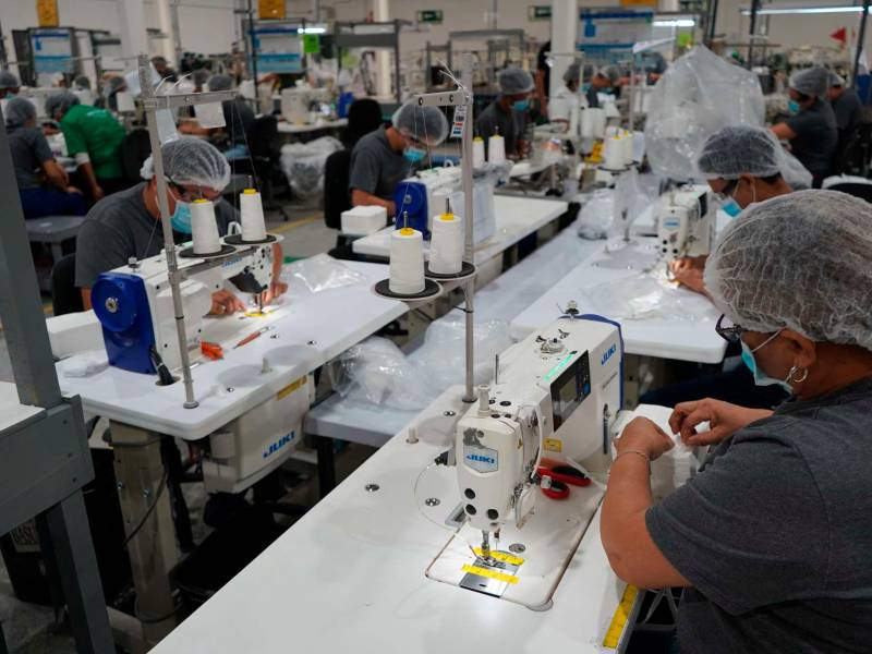 <b>La industria textil sigue siendo una de las más atractivas de Honduras para los inversionistas extranjeros. Misma que genera casi 180,000 de empleos.</b>